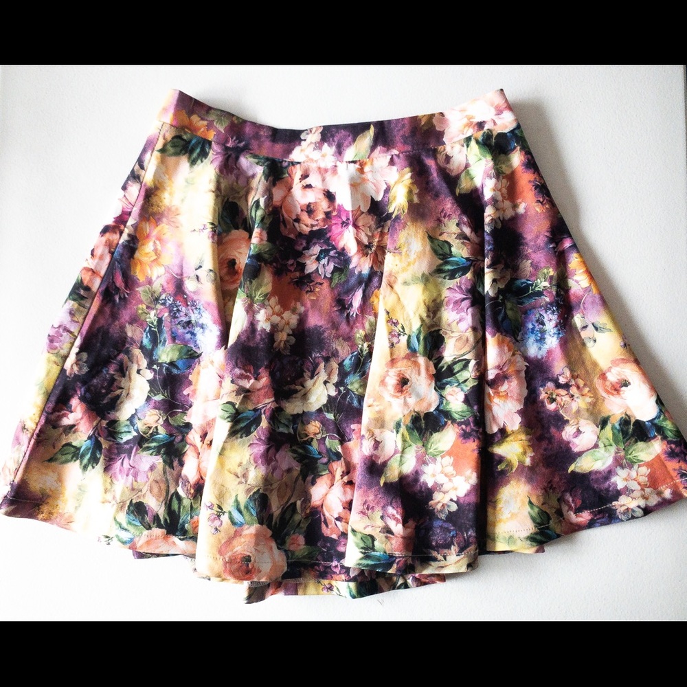 🎄Beautiful floral skirt
